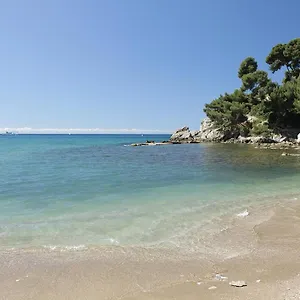 https://charme-et-bord-de-mer-terrasse-jardin.fr-provencehotel.com